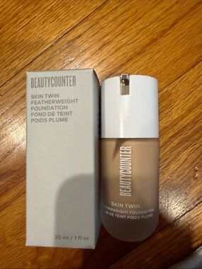 Beautycounter Skin Twin Featherweight Foundation Light 340